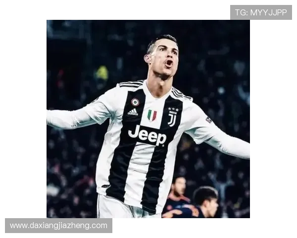 绘制足球巨星C罗的精彩瞬间与传奇生涯